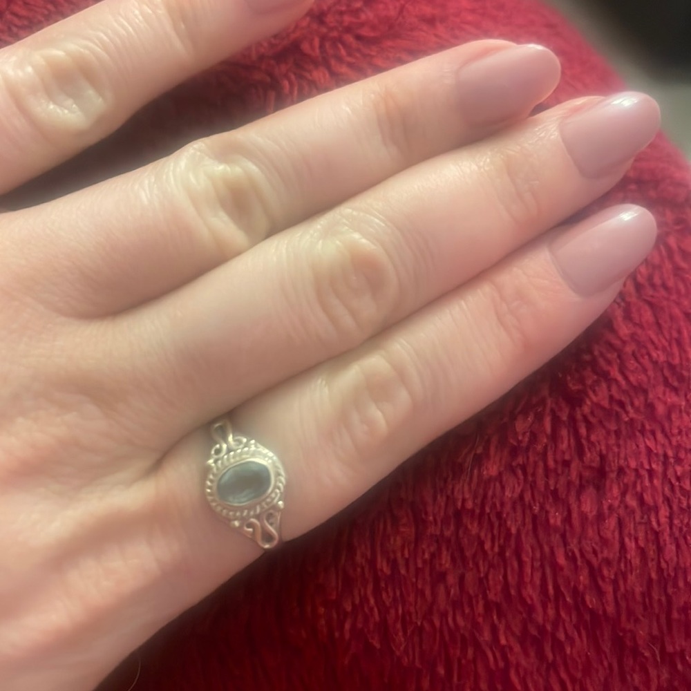 Sterling silver light with aquamarine stone ring